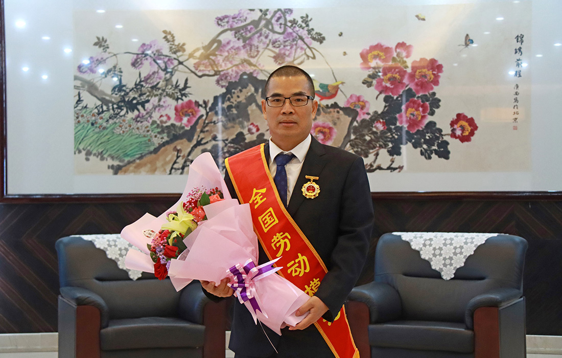 尊龙中国公司股份董事长温志芬荣获“全国劳动圭表”称号